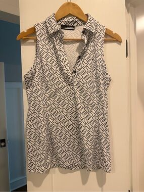 J Lindeberg White & Navy Geometric Sleeveless Golf Polo